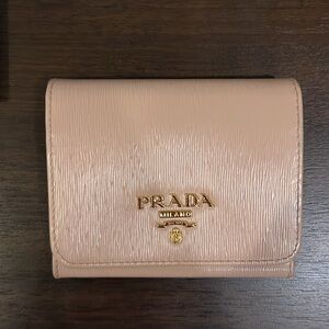 Prada Wallet Portafoglio Pattina in Beige